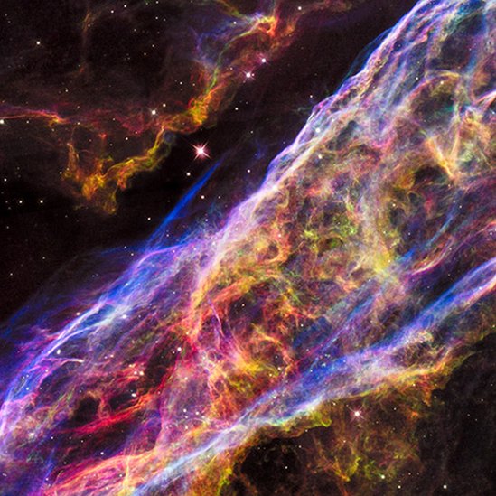 Restos de la estrella Nebulosa del Velo que explotó hace unos 8.000 años.