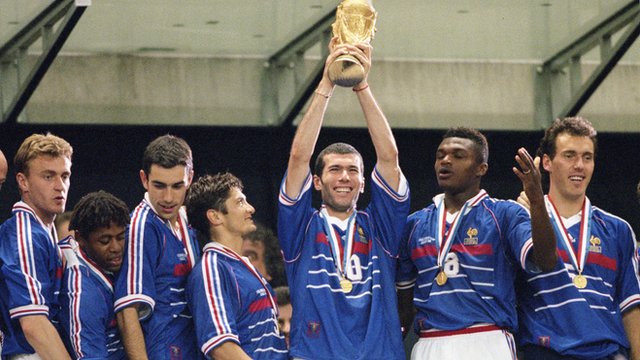 France lift World Cup