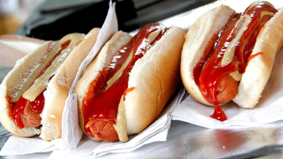 Tres hot dog