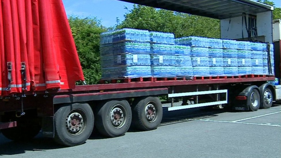 Severn Trent прорвало трубу Epperstone Nottinghamshire