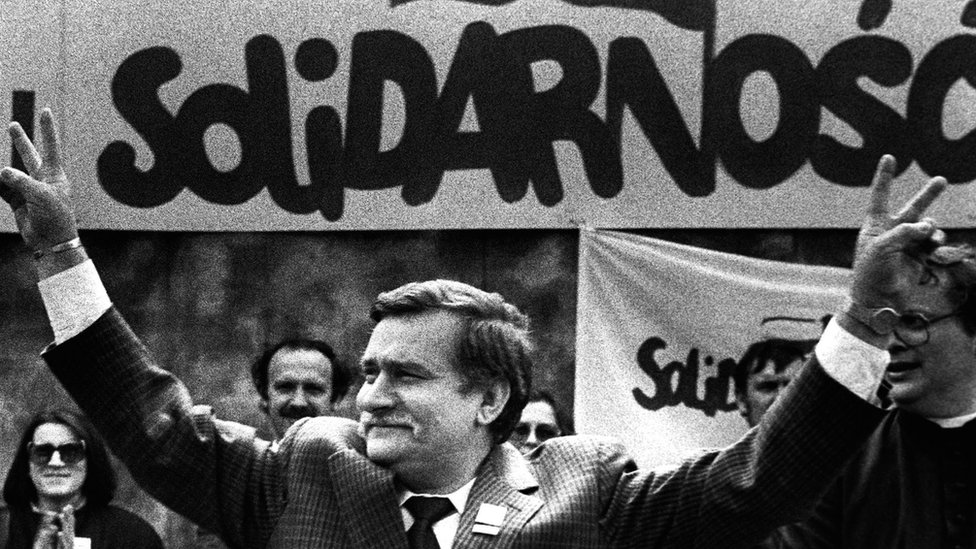 Informant claims unlikely to alter Polish view of Walesa - BBC News