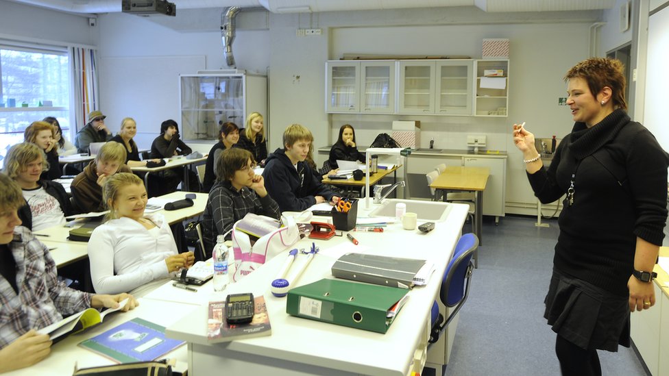 Comment la Finlande est devenue le leader mondial de l'éducation pour tous  - BBC News Afrique