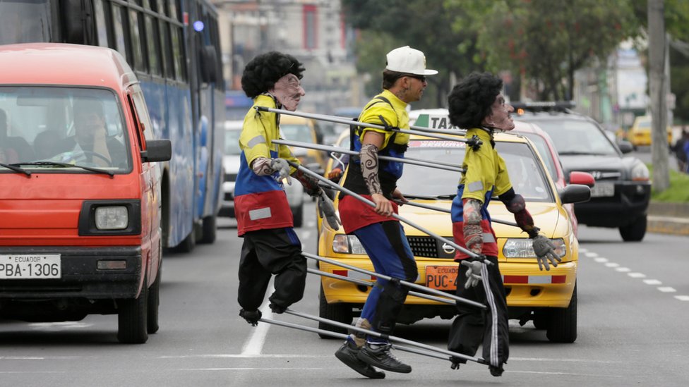 Para sus críticos, la omnipresencia se volvió omnipotencia. Gente