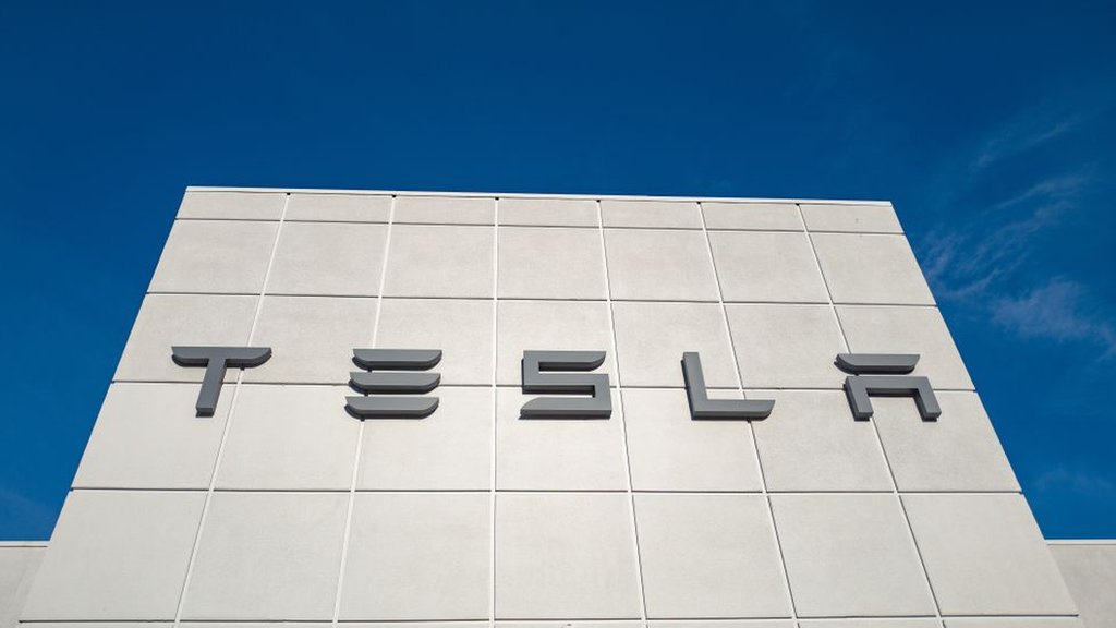 Tesla to recall 475,000 cars in the US