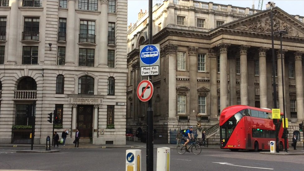 Vehicle ban at Bank junction 'halves casualties', report says - BBC News