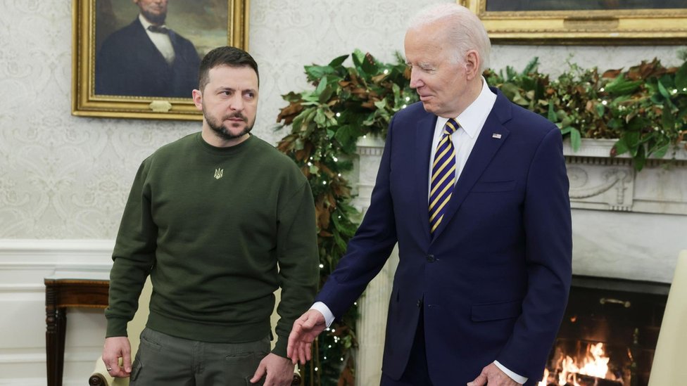 US President Joe Biden (R) holds a bilateral meeting with Ukrainian President Volodymyr Zelensky (L) in the Oval Office at the White House