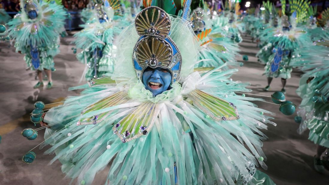 Rio Carnival 2024 in pictures: Brazilians celebrate in style - BBC Newsround