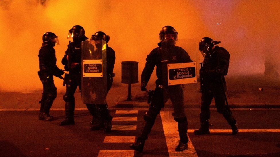 احتجاجات عنيفة في إسبانيا