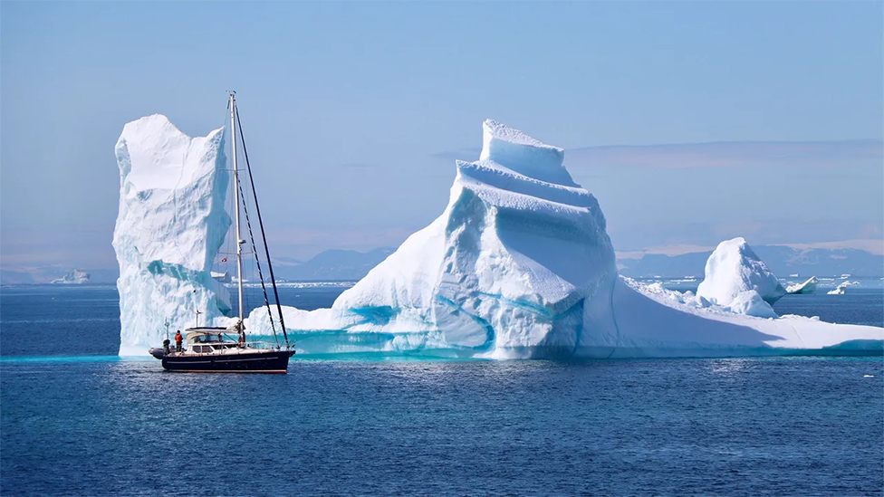 El fascinante viaje hasta Ilimanaq zigzaguea a través de un laberinto de imponentes icebergs.