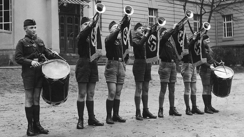 El cuerpo de cornetas y tambores en uno de los Napola, alrededor de 1935.
