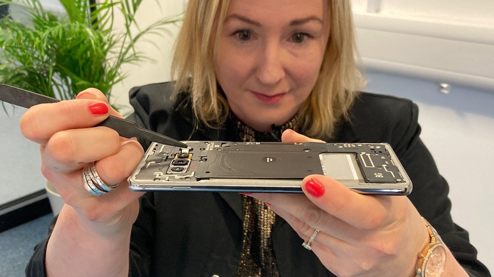 UK phone repair apprenticeship needed, says firm