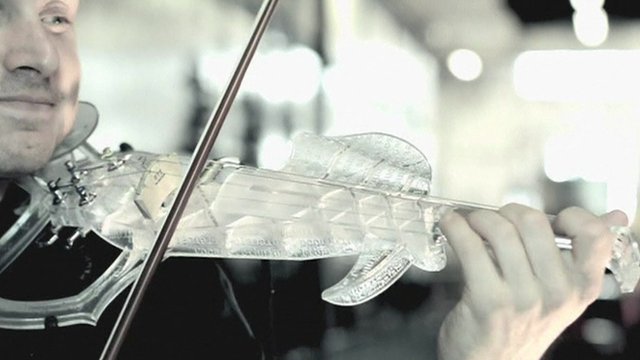 Laurent Bernadac playing 3D printed violin