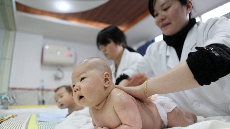 Bebés en una clínica china