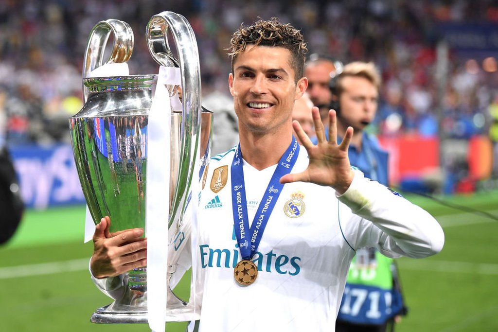 Cristiano Ronaldo levanta la Copa de Europa
