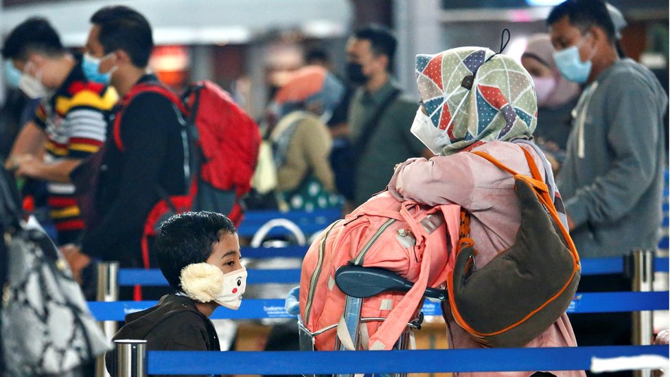 مسافرون في مطار جاكرتا