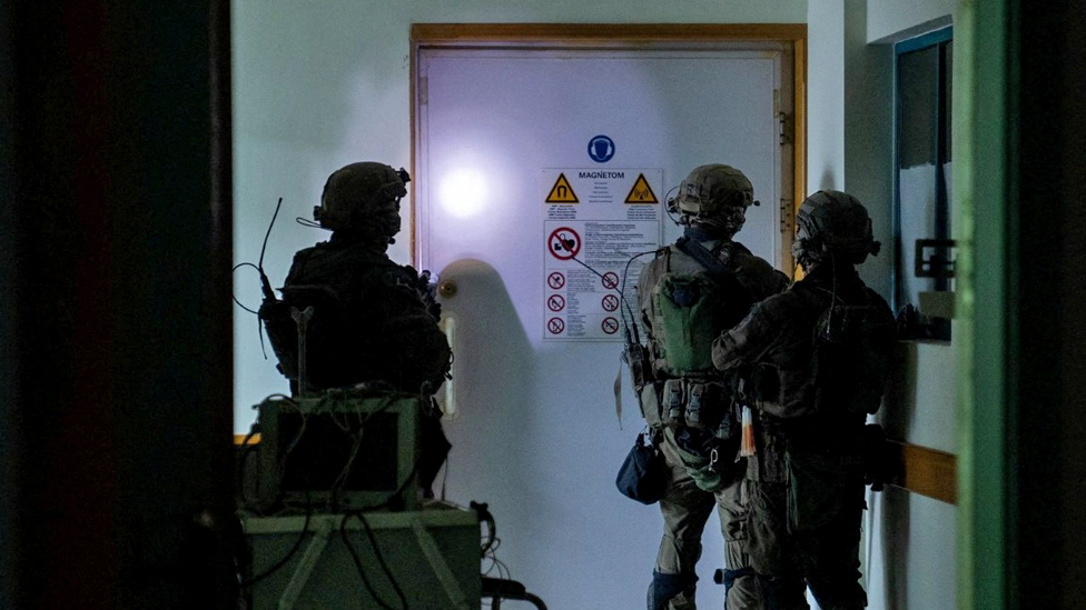 Vojnici Izraelskih bezbednosnih snaga (IDF) sproveli su operacije u bolničkom kompleksu Al-Šifa u Gazi 15. novembra