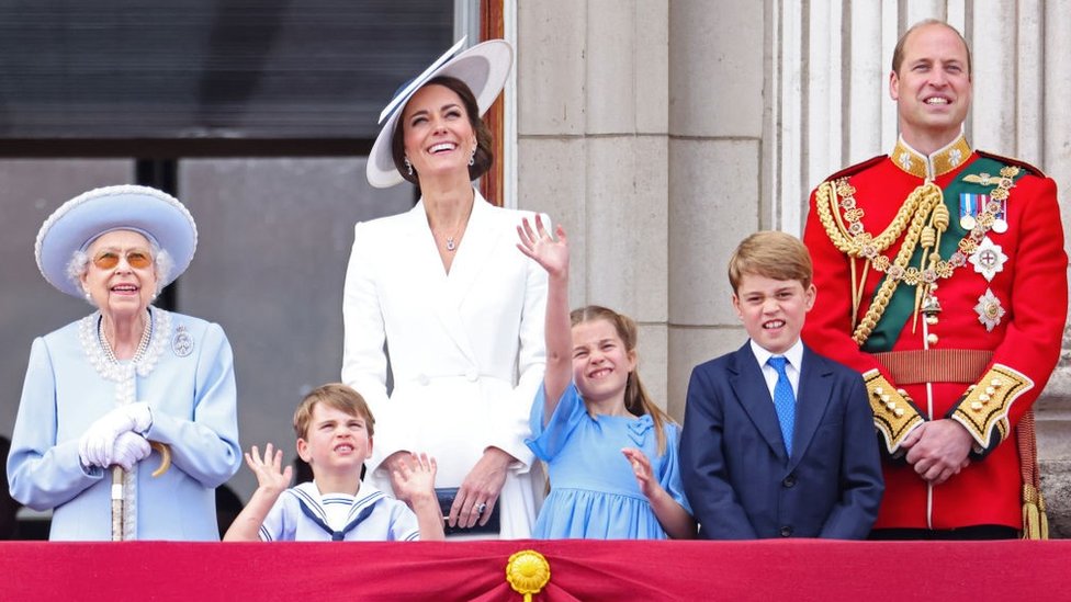 The Queen with the Duke and Duchess of Cambridge and their children