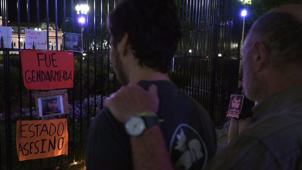 Decenas fueron el viernes a la Plaza de Mayo a exigir justicia por Maldonado. Decenas fueron el viernes a la Plaza de Mayo a exigir justicia por Maldonado.