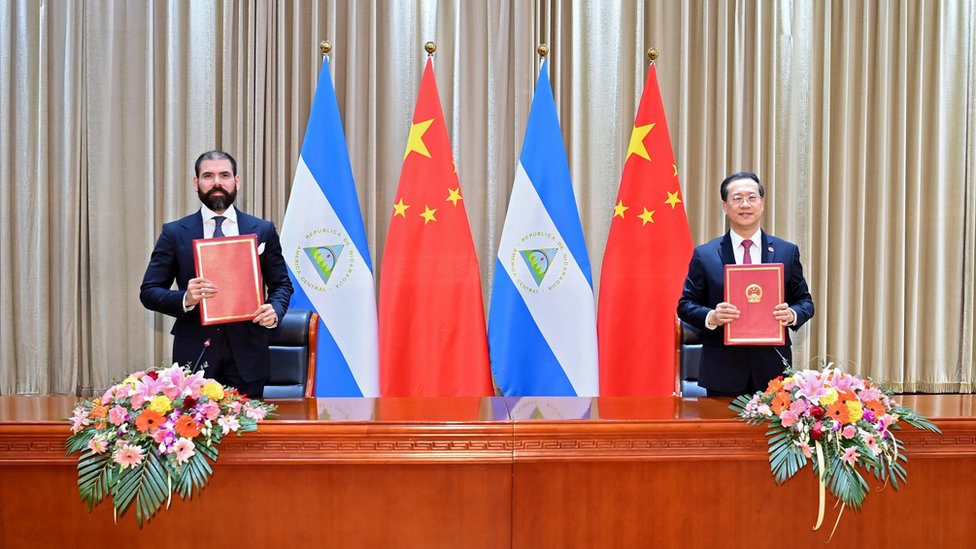 中國與尼加拉瓜代表在天津簽署恢復邦交聯合公報（新華社圖片10/12/2021）