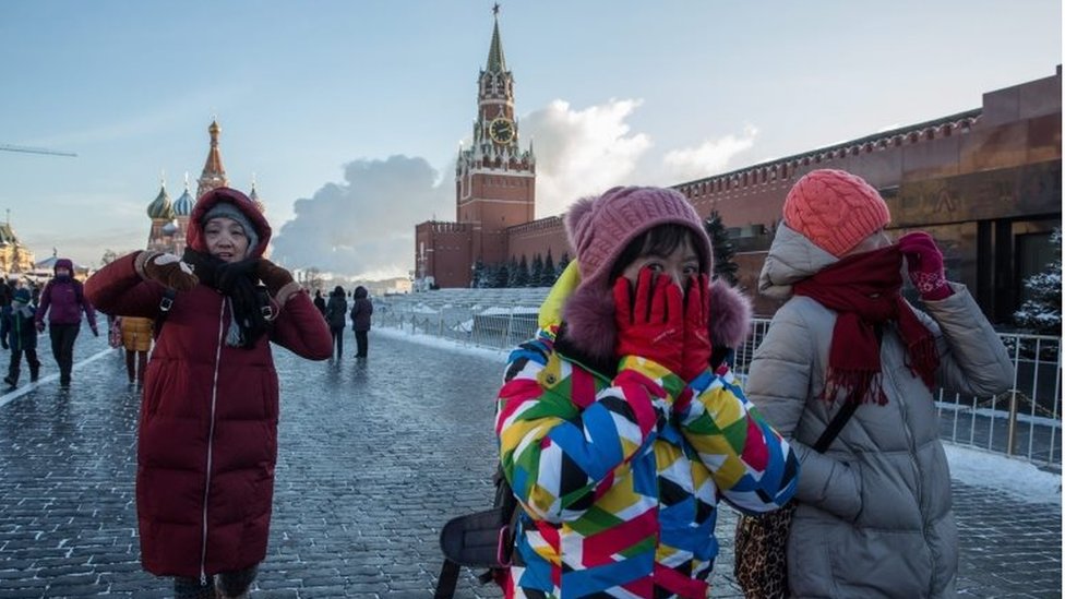 Туристы на Красной площади, Москва, 7 января 2017 года