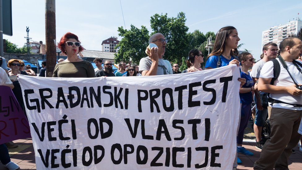 Demonstranti na ulicama Niša