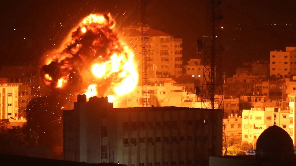 سمعت انفجارات مدوية في مدينة خان يونس الجنوبية وفي مناطق مختلفة من قطاع غزة