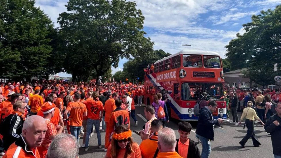 Autobus na sprat i navijači Holandije