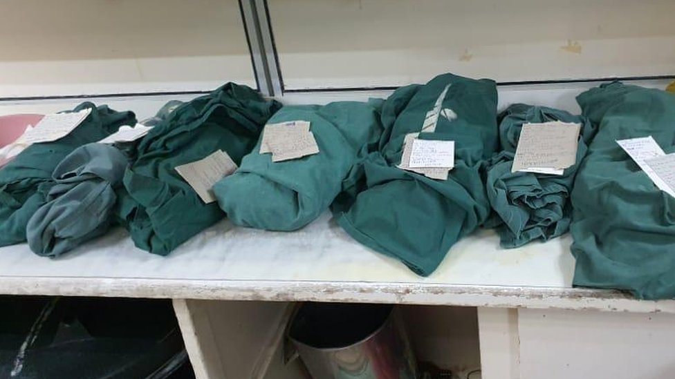 Corpos de bebes no Hospital Central de Harare, em lencois verdes