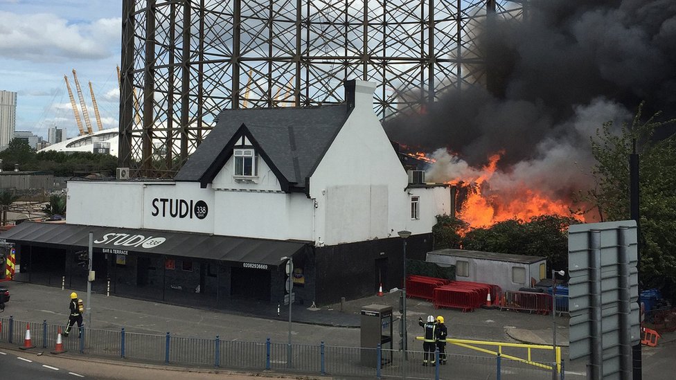 Greenwich fire: Man dies after Studio 338 nightclub blaze - BBC News