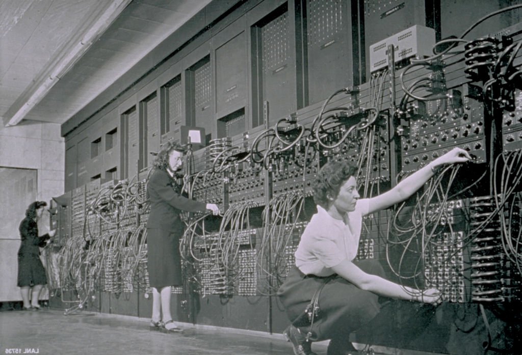 3 mujeres operando ENIAC