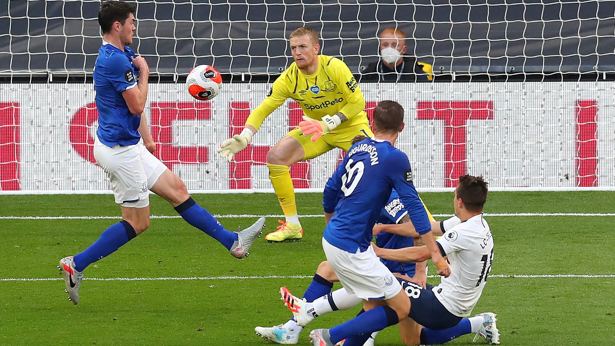 Tottenham Hotspur 1-0 Everton: Hugo Lloris & Son Heung-min clash in Spurs win