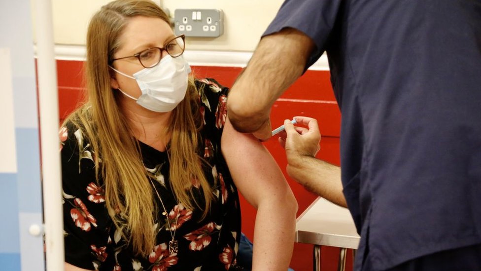 Covid: UK passes 60m jabs milestone after 762,000 in a day