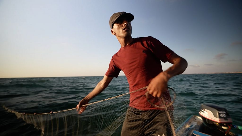 The precarious life of a Gaza fisherman