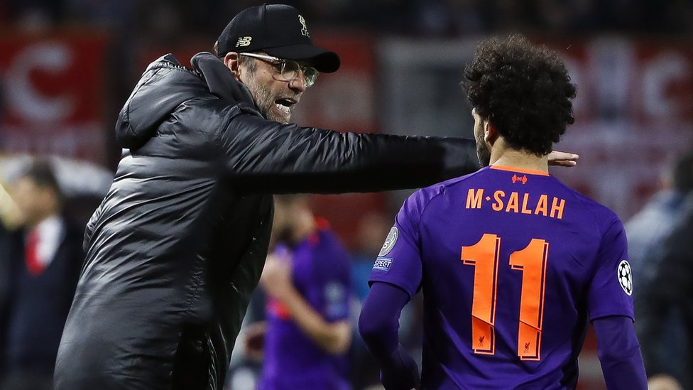 المدير الفني لليفربول يورجان كلوب بجانب النجم المصري محمد صلاح
