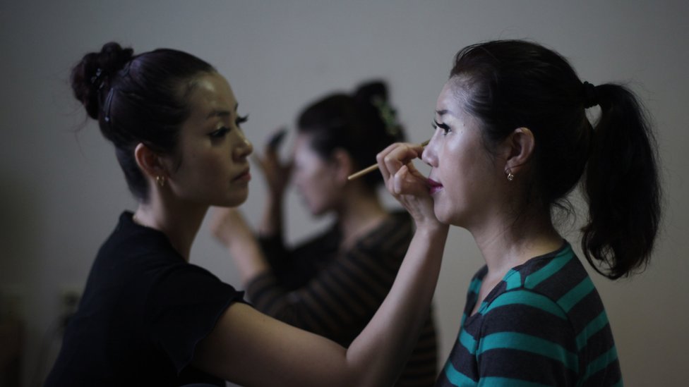 Las celebridades desertoras son una moda que no cambia en Corea del Sur. Las celebridades desertoras son una moda que no cambia en Corea del Sur.