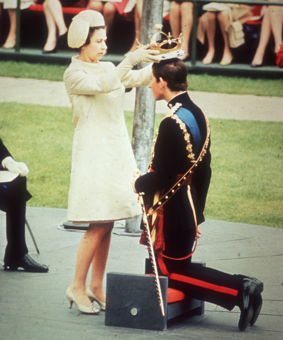伊麗莎白女王1969年冊封長子查爾斯為王儲——威爾士親王