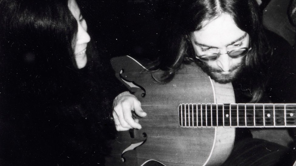 John Lennon'ın hiç bilinmeyen müziğini kaydettiği kaset açık artırmayla satılacak