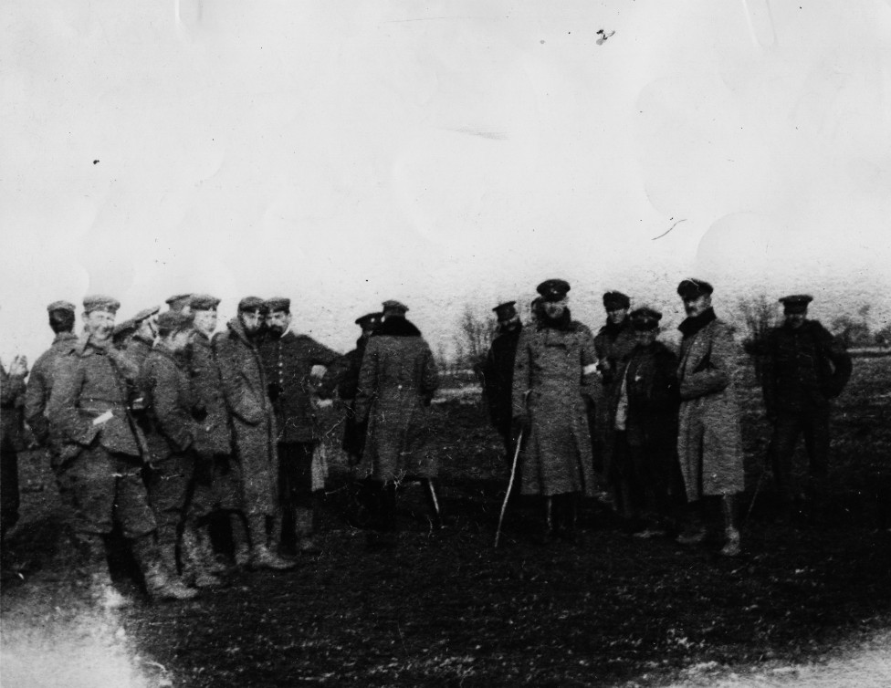 Soldados británicos y alemanes durante la tregua no oficial de 1914.