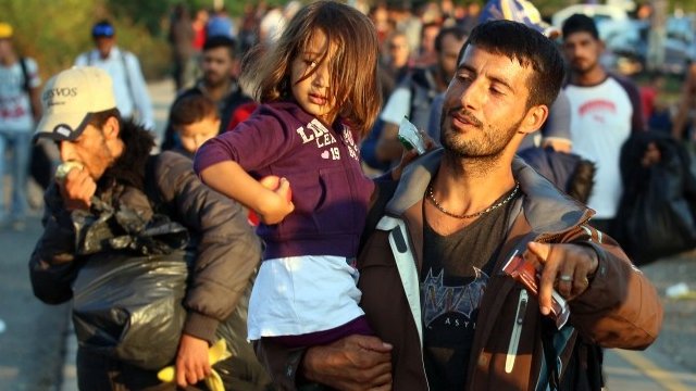 Emergency talks on refugee crisis - BBC News