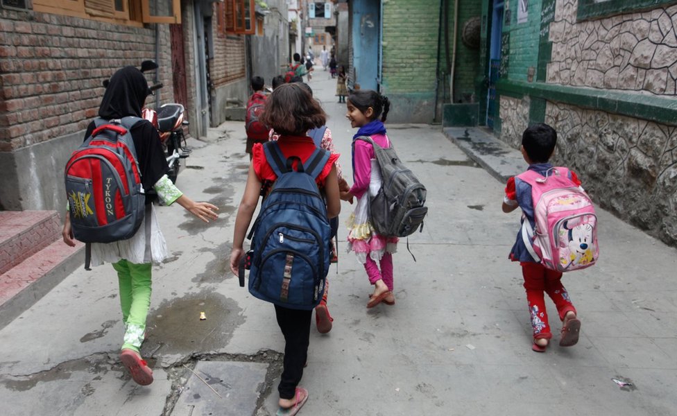 Кашмирцы собираются посещать альтернативные классы в Шринагаре