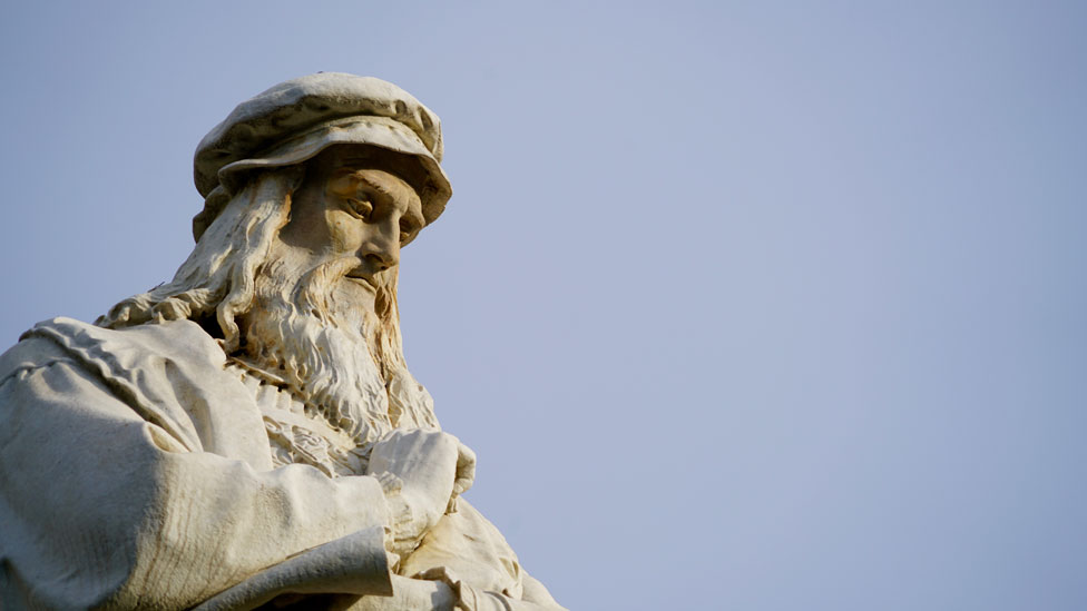 Estatua de Leonardo da Vinci