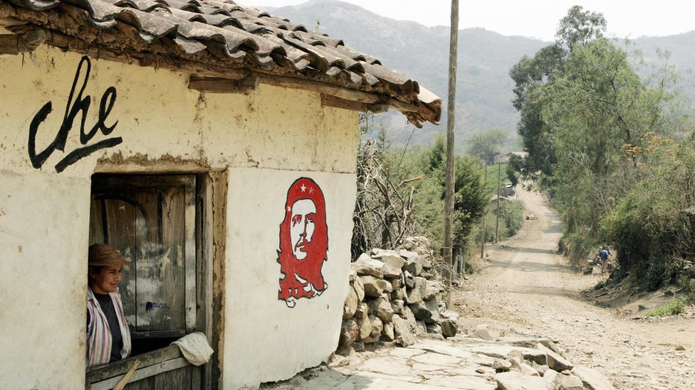 Casa em Vallegrande com imagem de Che pintada no muro