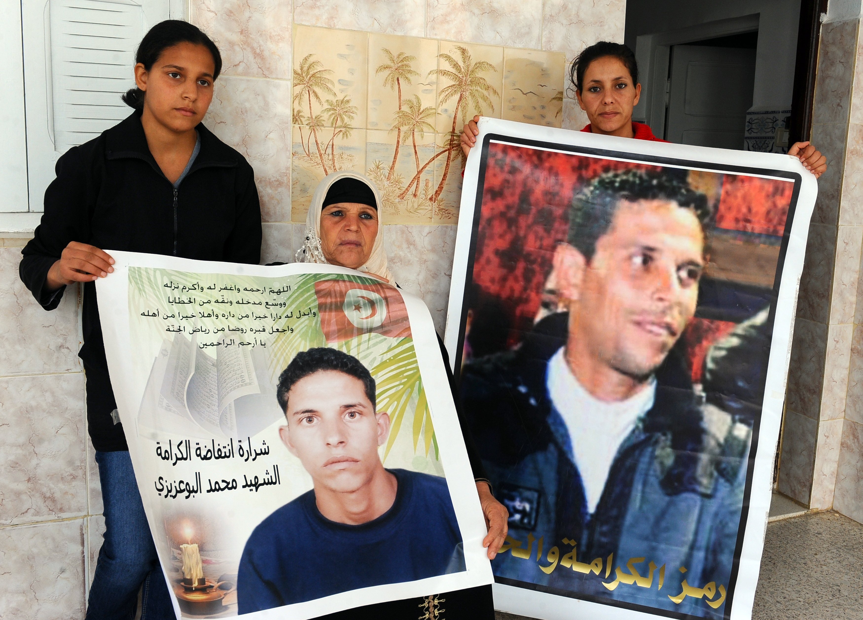 والدة وأخوات محمد البوعزيزي
