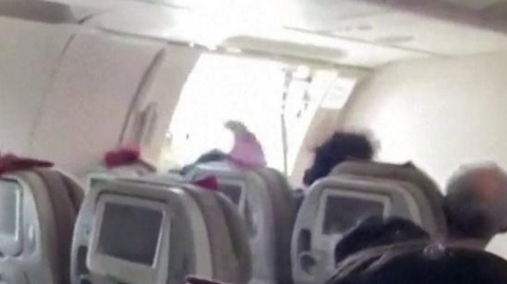 Asiana Airlines: Inside cabin as plane door opened mid flight