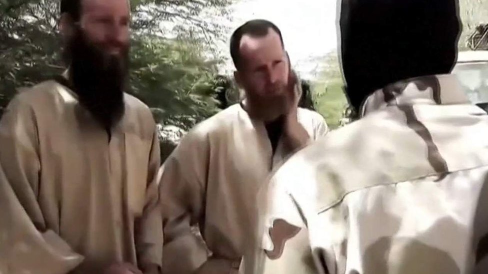 Stephen McGown contó que desde que se convirtió al islam, el trato con sus captores mejoró. (Foto: Gift of the Givers) Captura de pantalla de un video de al Qaeda en el que aparece Stephen McGown. (Foto: Gift of the Givers)