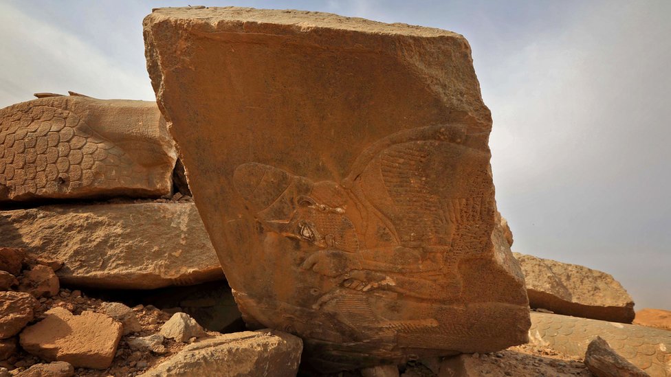 Разрушенный памятник в Нимруде