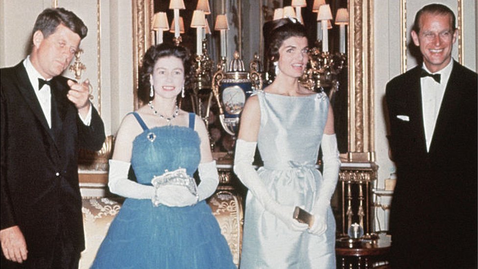 Kraljica na fotografiji sa Džonom i Džeki Kenedi