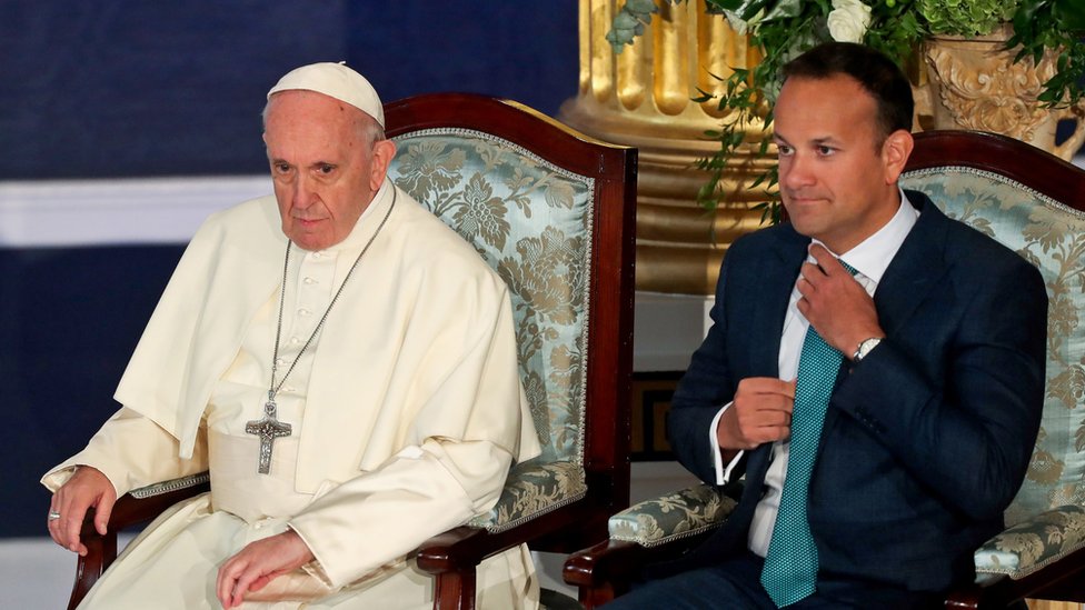 Ret hår afsked Papal visit: How Ireland received Pope Francis - BBC News