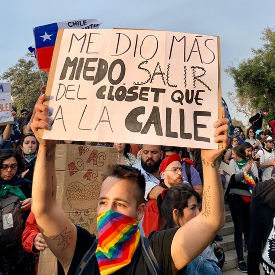 Los Ingeniosos Carteles Que Protagonizan Las Protestas En Chile