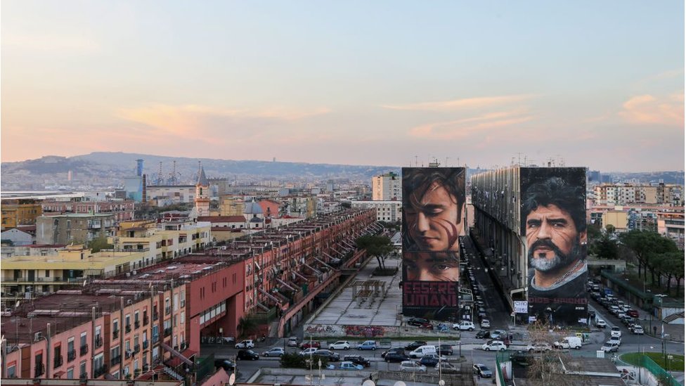 Napoli'de Maradona'nın duvar resmi